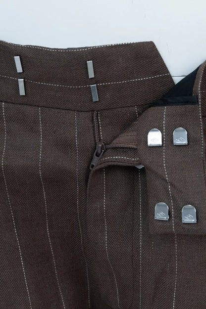 The Side-Tab Pleated Linen Short
